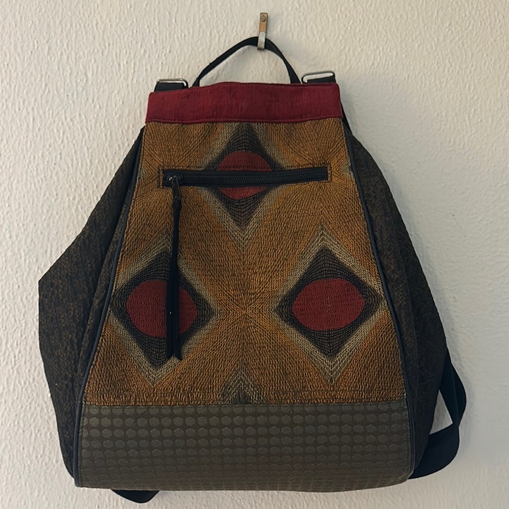 Stylish Geometric Pattern Backpack - image 1